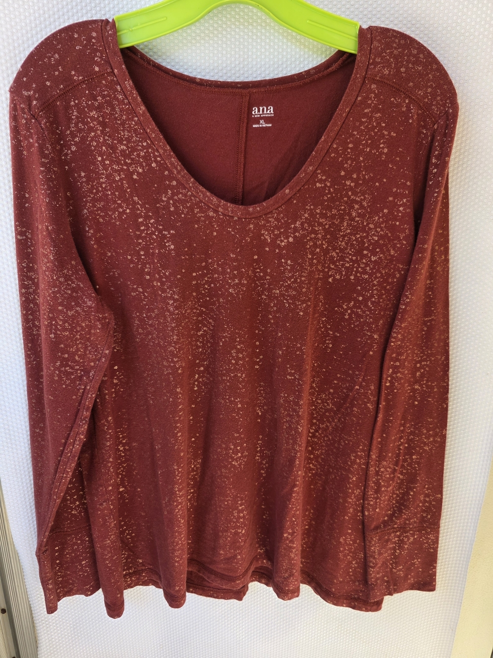 a.n.a Women's Rust Speckled Long Sleeve Scoop Neck Tee
